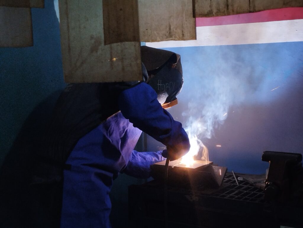 tenaga kerja galangan kapal